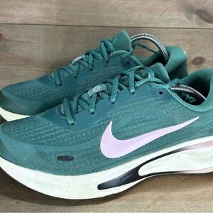 Nike Journey Run women’s size 10 green athletic running shoes.